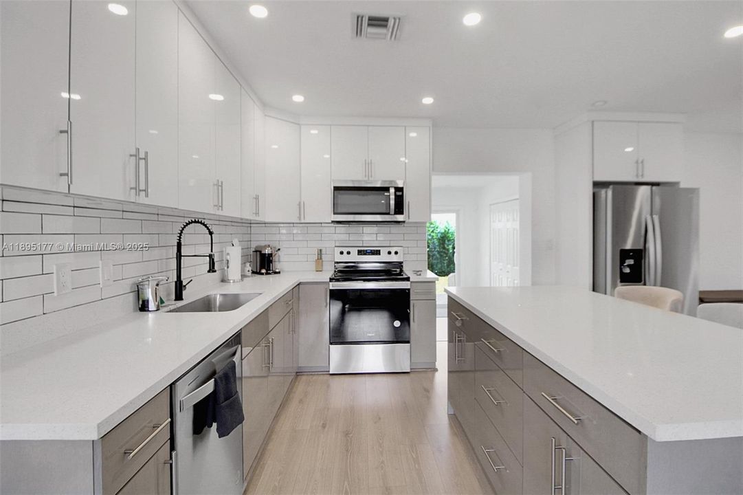 出租: $6,500 (5 贝兹, 4 浴室, 2094 平方英尺)