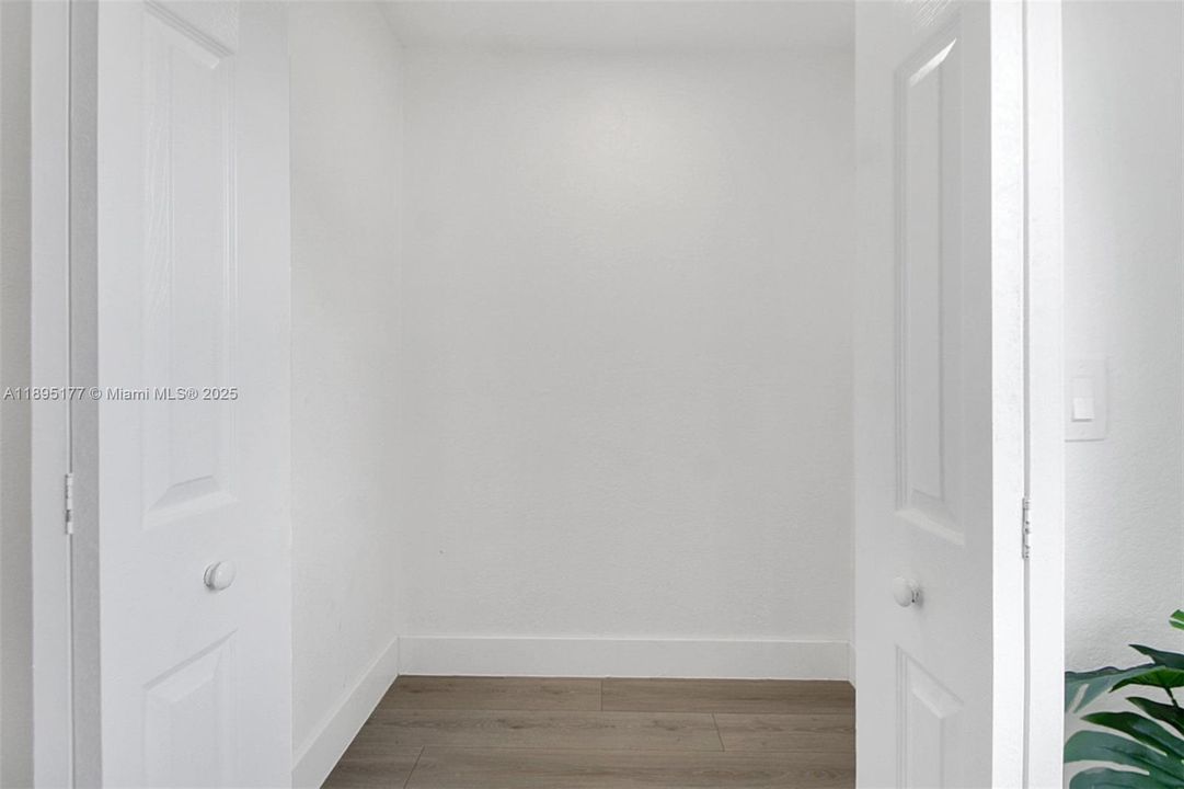 出租: $6,500 (5 贝兹, 4 浴室, 2094 平方英尺)