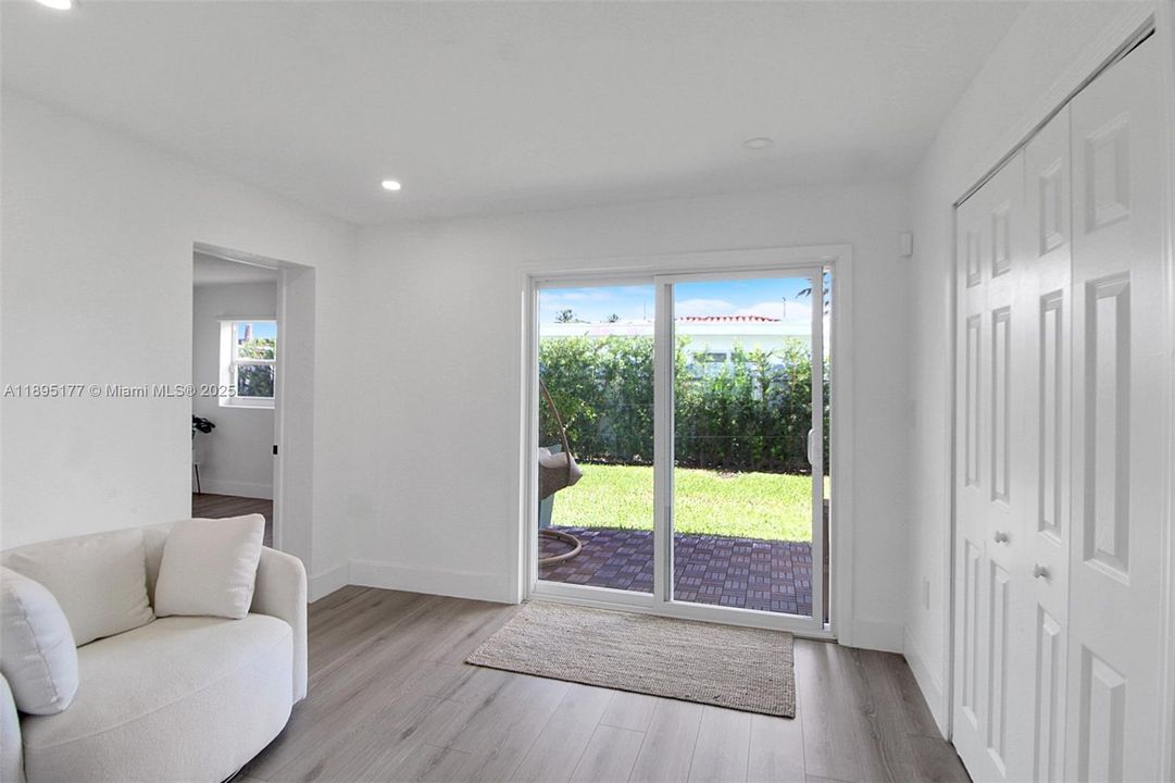 出租: $6,500 (5 贝兹, 4 浴室, 2094 平方英尺)