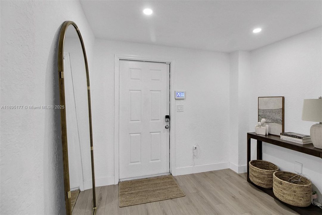 出租: $6,500 (5 贝兹, 4 浴室, 2094 平方英尺)