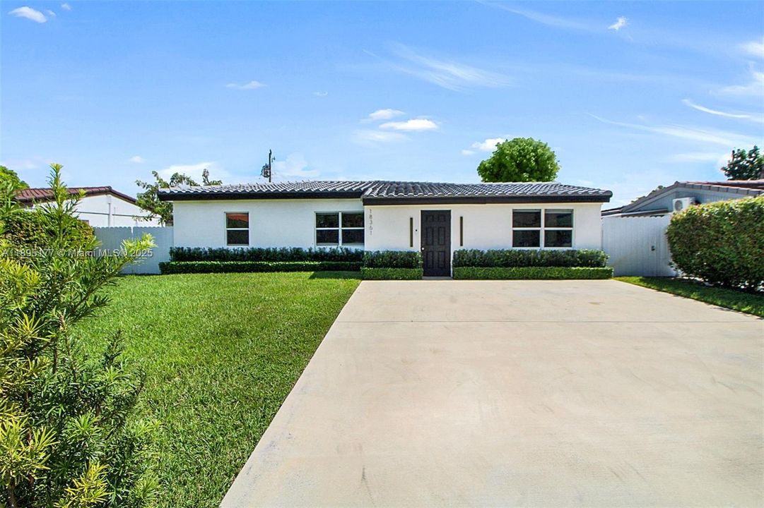 出租: $6,500 (5 贝兹, 4 浴室, 2094 平方英尺)