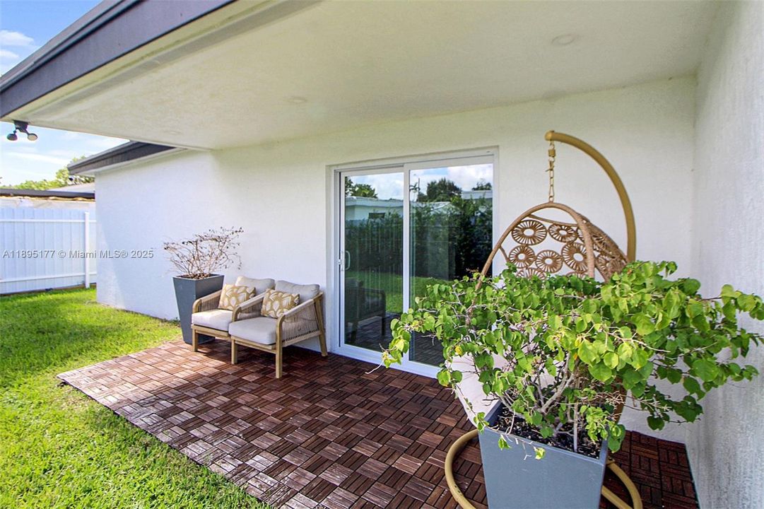 出租: $6,500 (5 贝兹, 4 浴室, 2094 平方英尺)