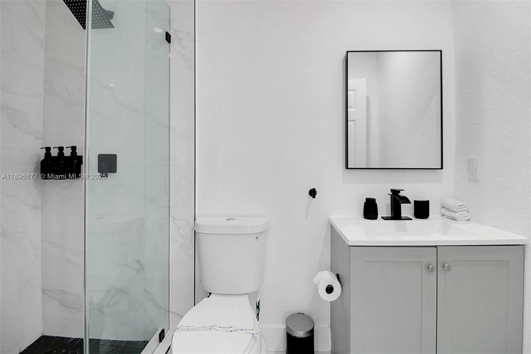 出租: $6,500 (5 贝兹, 4 浴室, 2094 平方英尺)