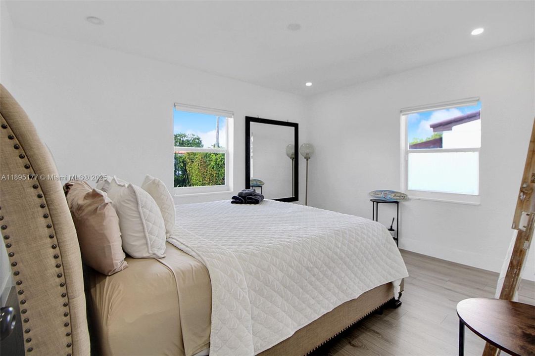 出租: $6,500 (5 贝兹, 4 浴室, 2094 平方英尺)