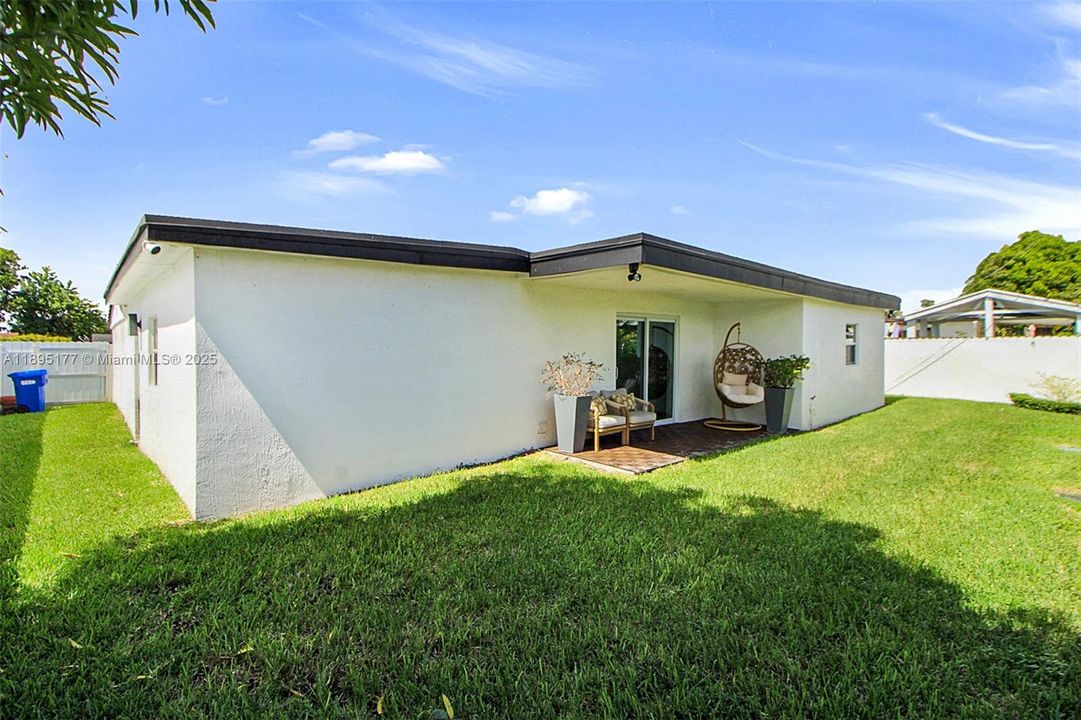 出租: $6,500 (5 贝兹, 4 浴室, 2094 平方英尺)