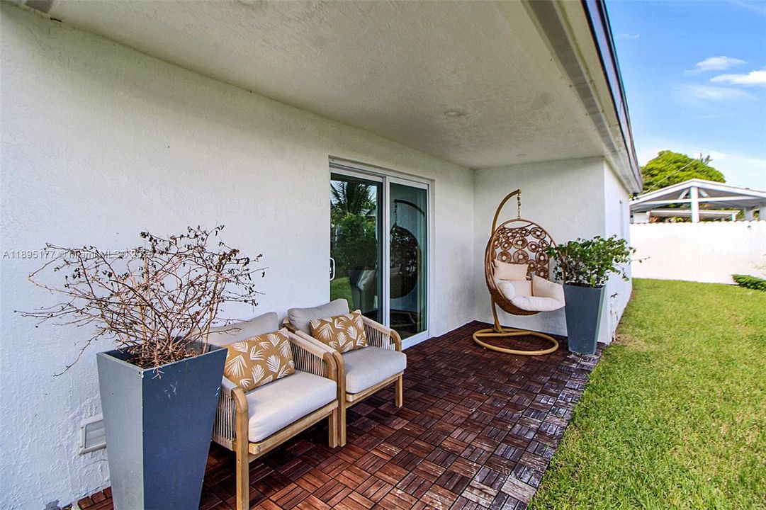 出租: $6,500 (5 贝兹, 4 浴室, 2094 平方英尺)