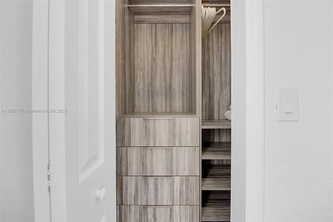 出租: $6,500 (5 贝兹, 4 浴室, 2094 平方英尺)