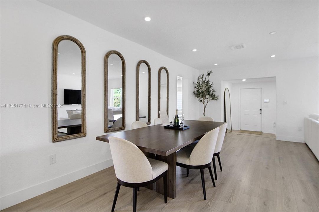 出租: $6,500 (5 贝兹, 4 浴室, 2094 平方英尺)