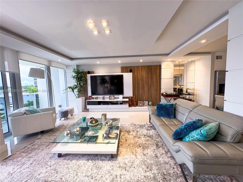 合同活跃: $5,250 (2 贝兹, 2 浴室, 1520 平方英尺)