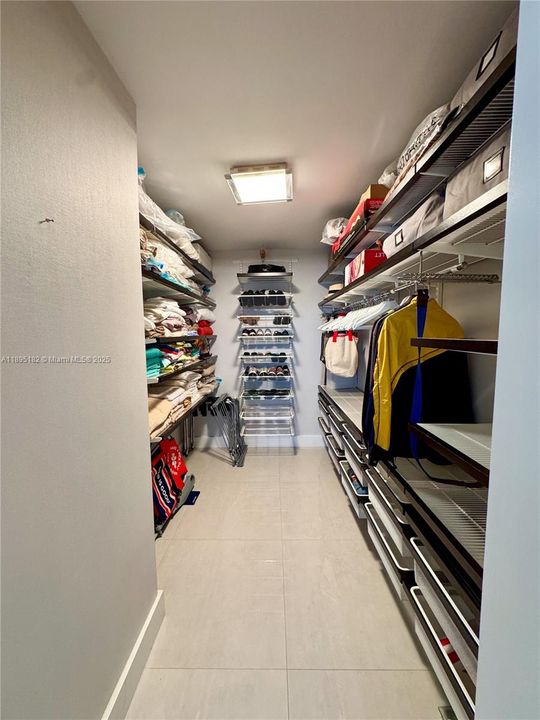 合同活跃: $5,250 (2 贝兹, 2 浴室, 1520 平方英尺)