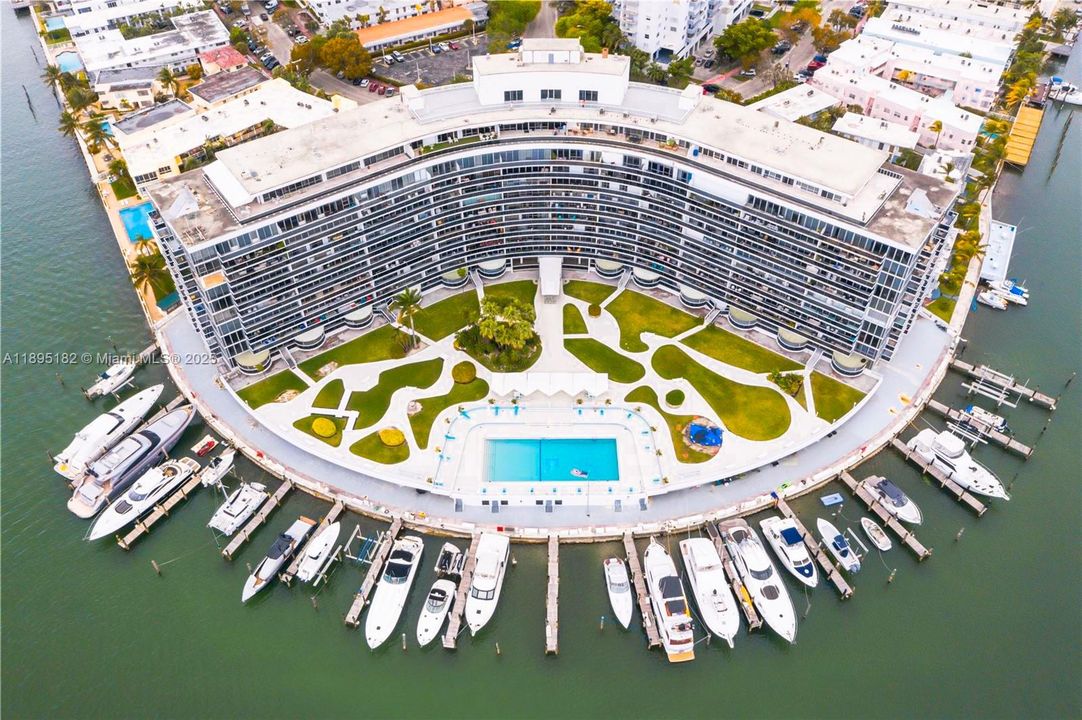 合同活跃: $5,250 (2 贝兹, 2 浴室, 1520 平方英尺)