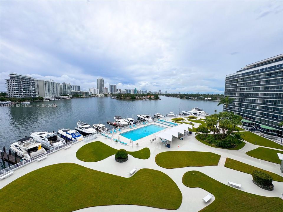 合同活跃: $5,250 (2 贝兹, 2 浴室, 1520 平方英尺)