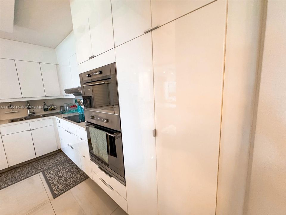 合同活跃: $5,250 (2 贝兹, 2 浴室, 1520 平方英尺)