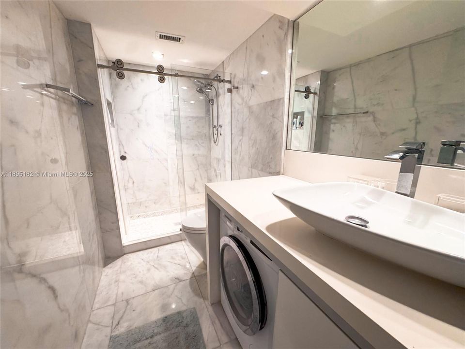 合同活跃: $5,250 (2 贝兹, 2 浴室, 1520 平方英尺)