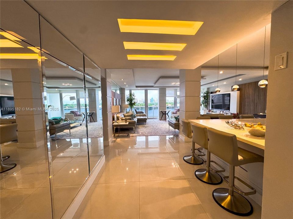 合同活跃: $5,250 (2 贝兹, 2 浴室, 1520 平方英尺)