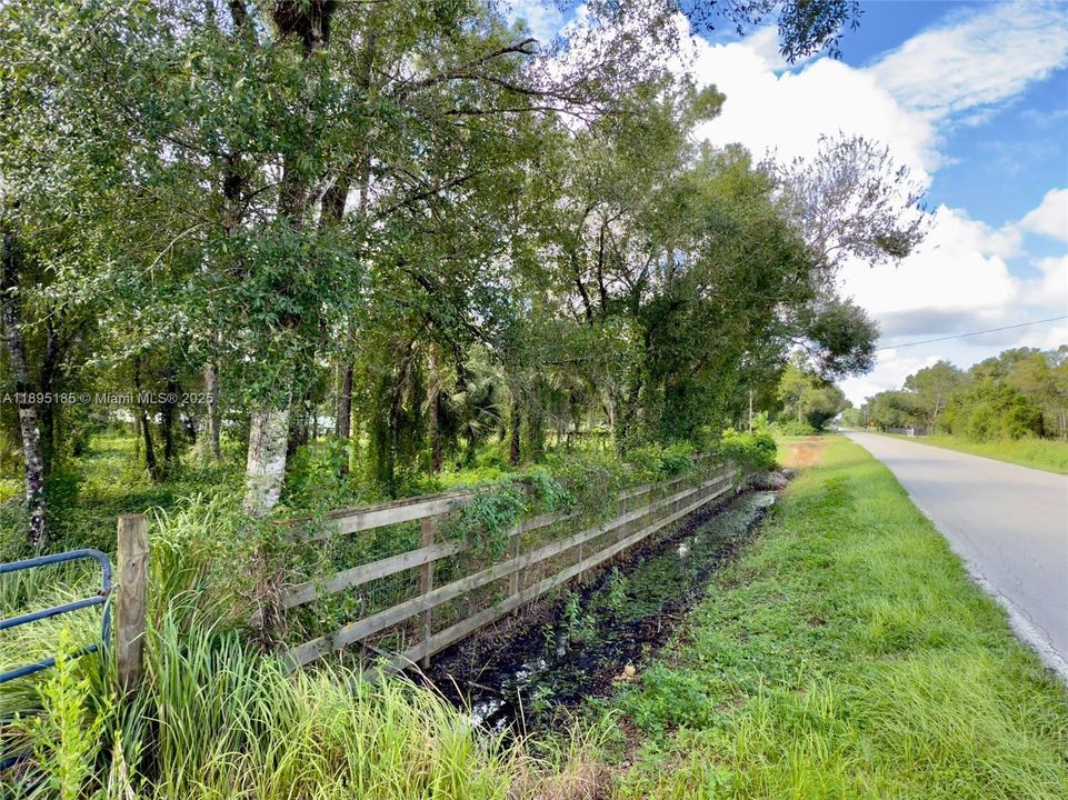 En Venta: $250,000 (4.52 acres)