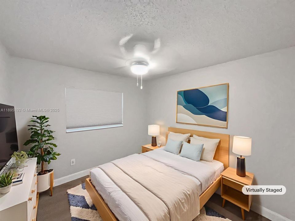 合同活跃: $3,800 (3 贝兹, 2 浴室, 1270 平方英尺)