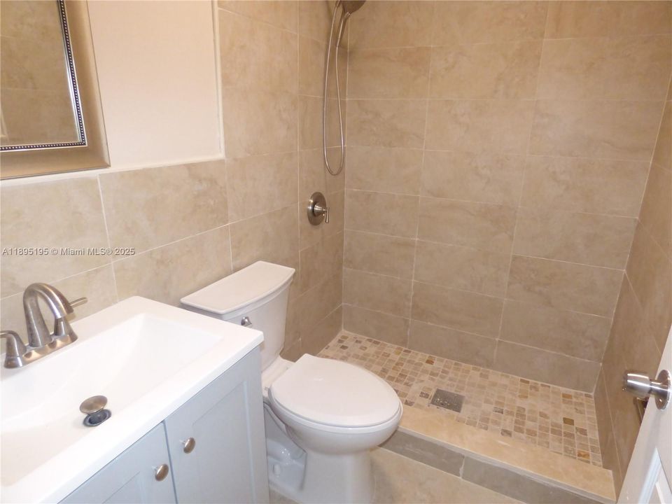 For Rent: $1,350 (0 beds, 1 baths, 1383 Square Feet)