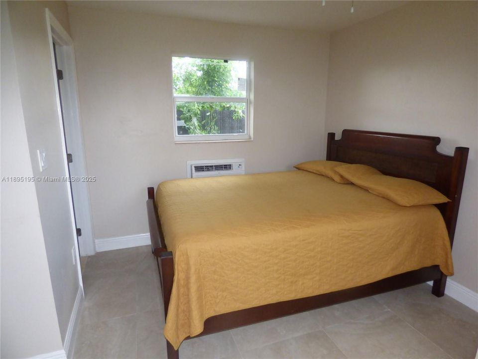For Rent: $1,350 (0 beds, 1 baths, 1383 Square Feet)