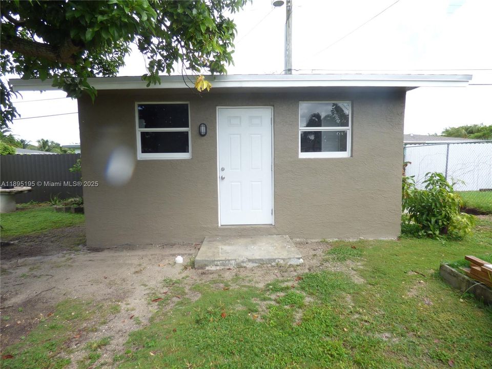 For Rent: $1,350 (0 beds, 1 baths, 1383 Square Feet)