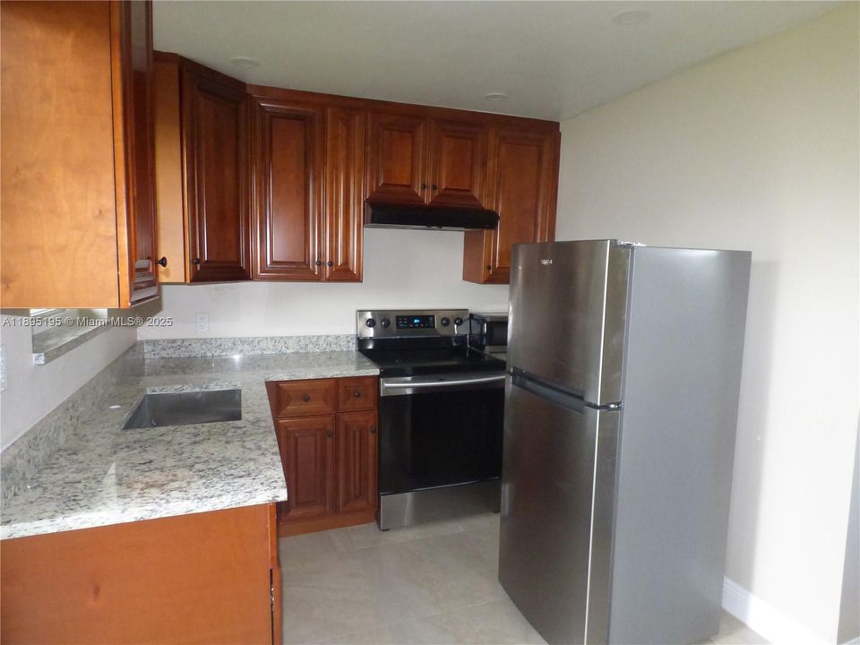 For Rent: $1,350 (0 beds, 1 baths, 1383 Square Feet)