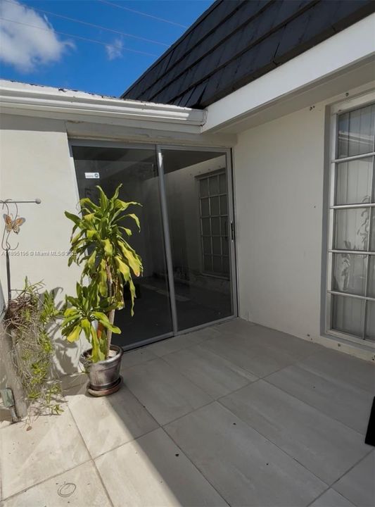 Active With Contract: $3,200 (3 beds, 2 baths, 1465 Square Feet)