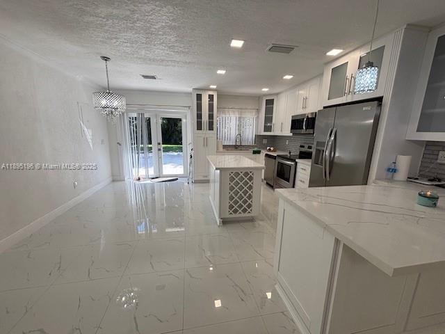 Active With Contract: $3,200 (3 beds, 2 baths, 1465 Square Feet)