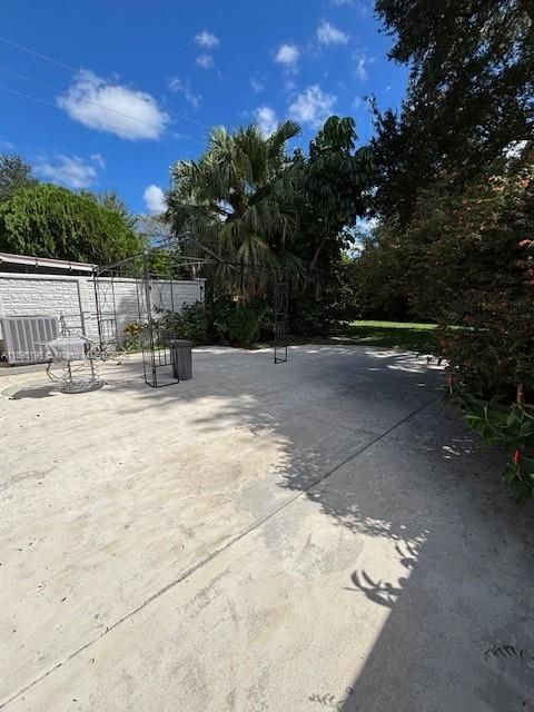 Active With Contract: $3,200 (3 beds, 2 baths, 1465 Square Feet)