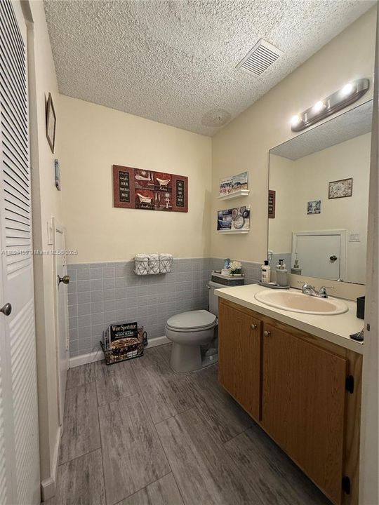 合同活跃: $300,000 (3 贝兹, 2 浴室, 1422 平方英尺)