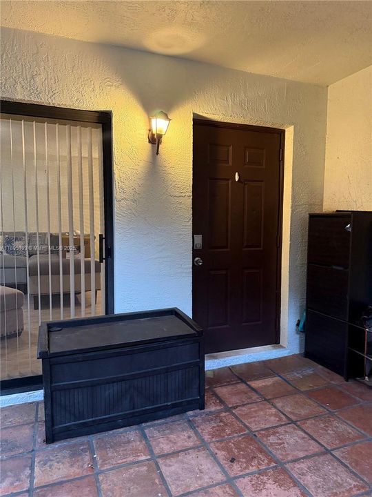 合同活跃: $300,000 (3 贝兹, 2 浴室, 1422 平方英尺)