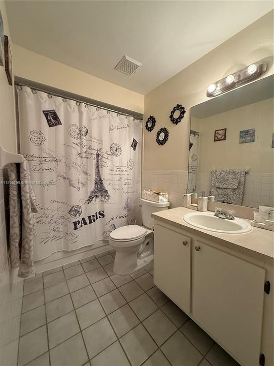 合同活跃: $300,000 (3 贝兹, 2 浴室, 1422 平方英尺)