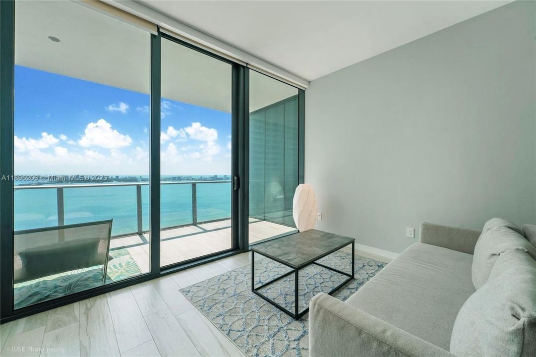 For Sale: $919,900 (2 beds, 2 baths, 1057 Square Feet)