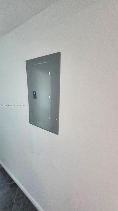 合同活跃: $158,500 (2 贝兹, 2 浴室, 1000 平方英尺)