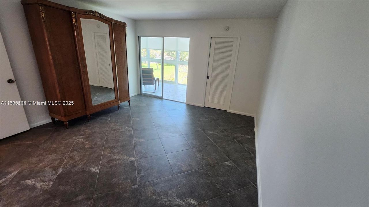 合同活跃: $158,500 (2 贝兹, 2 浴室, 1000 平方英尺)