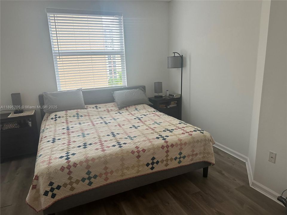 For Sale: $349,000 (1 beds, 1 baths, 673 Square Feet)