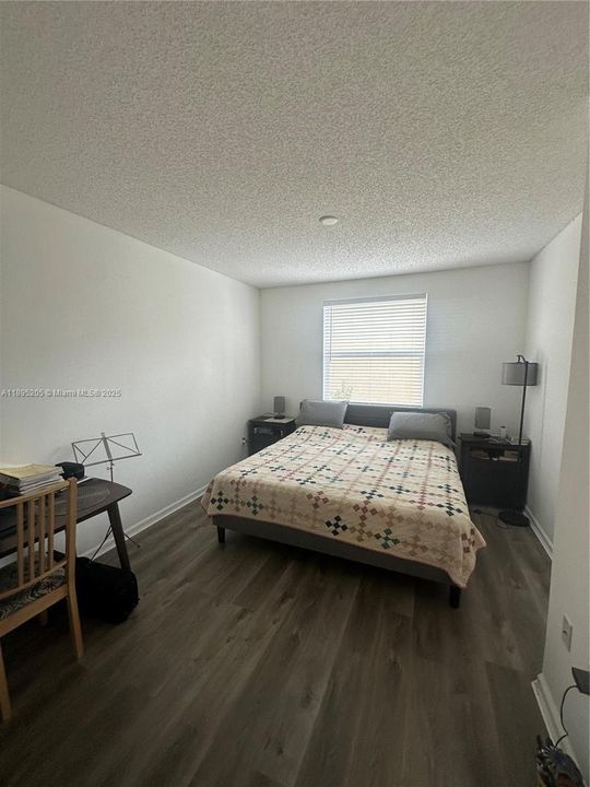 For Sale: $349,000 (1 beds, 1 baths, 673 Square Feet)