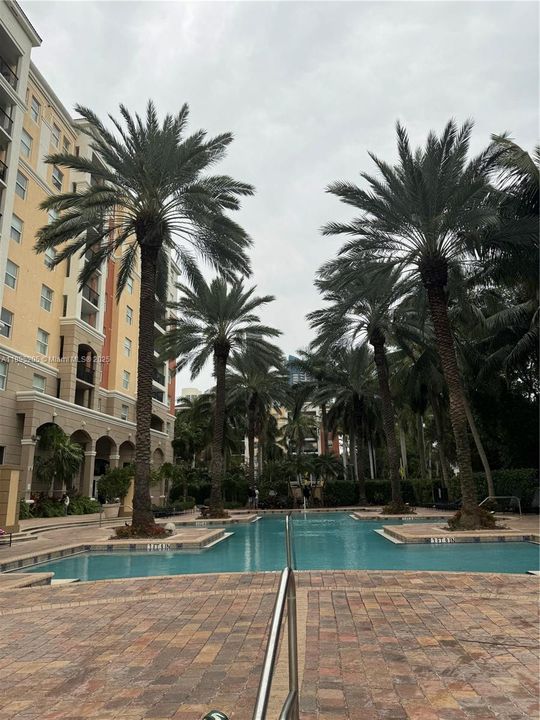 For Sale: $349,000 (1 beds, 1 baths, 673 Square Feet)