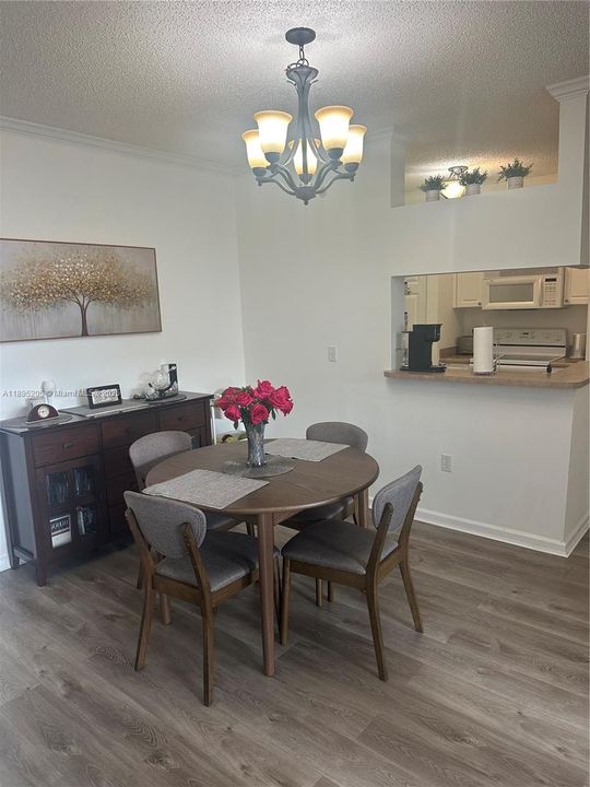 For Sale: $349,000 (1 beds, 1 baths, 673 Square Feet)