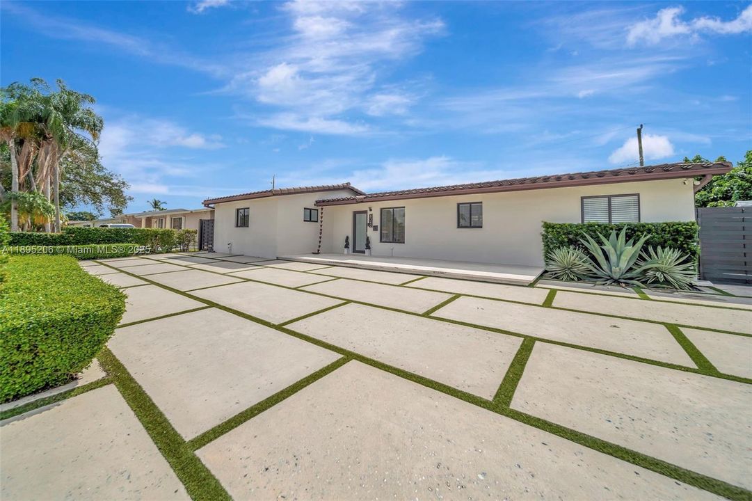 Activo con contrato: $725,000 (3 camas, 2 baños, 1323 Pies cuadrados)