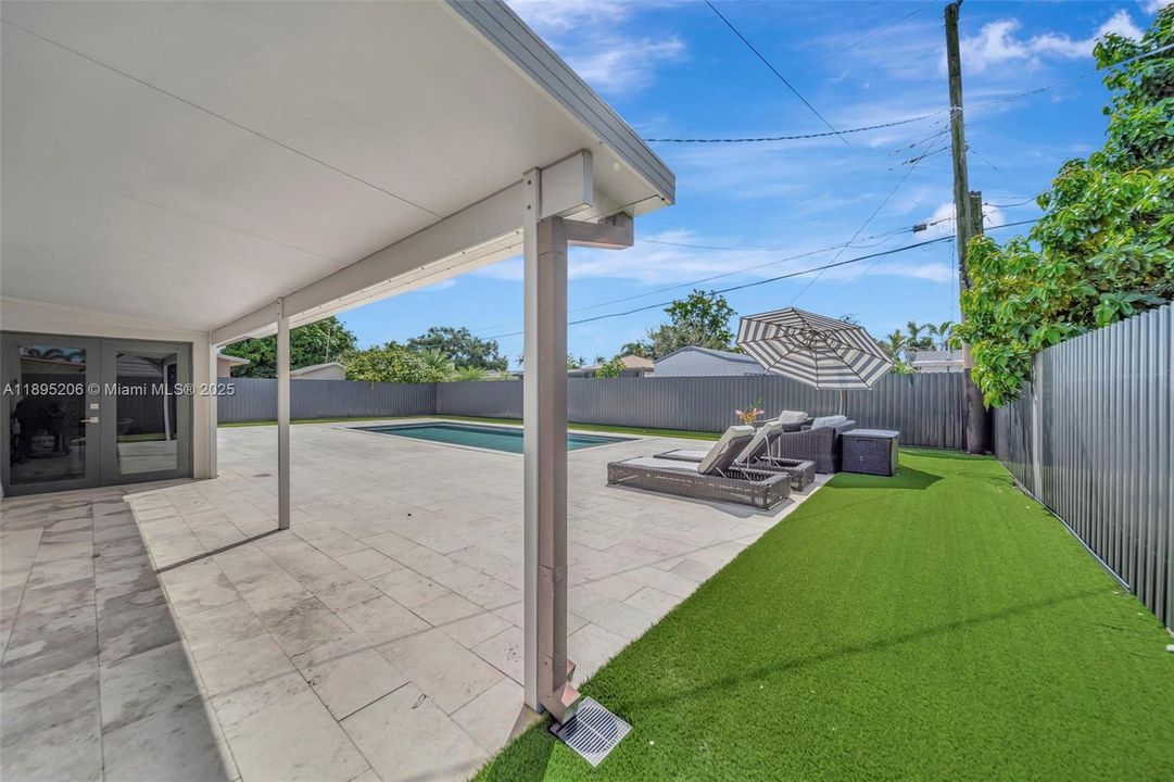 Activo con contrato: $725,000 (3 camas, 2 baños, 1323 Pies cuadrados)