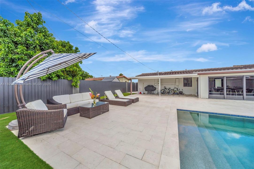 Activo con contrato: $725,000 (3 camas, 2 baños, 1323 Pies cuadrados)