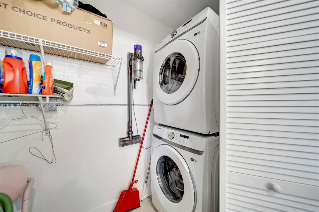 Activo con contrato: $725,000 (3 camas, 2 baños, 1323 Pies cuadrados)