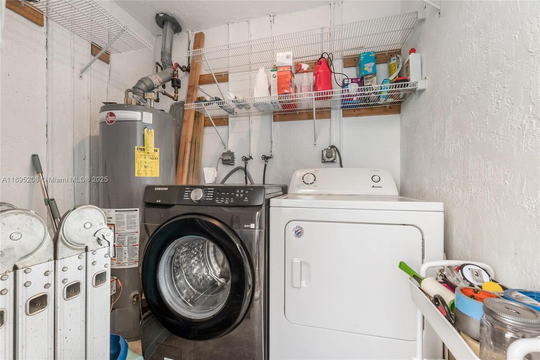 На продажу: $429,500 (2 спален, 2 ванн, 1168 Квадратных фут)