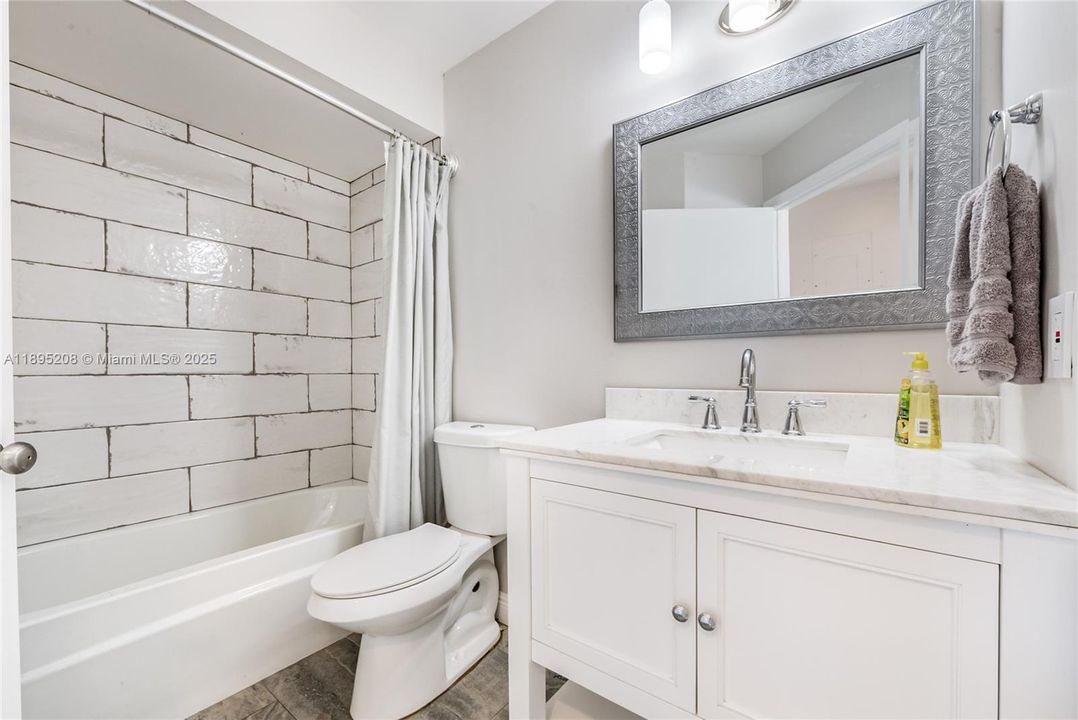 На продажу: $429,500 (2 спален, 2 ванн, 1168 Квадратных фут)