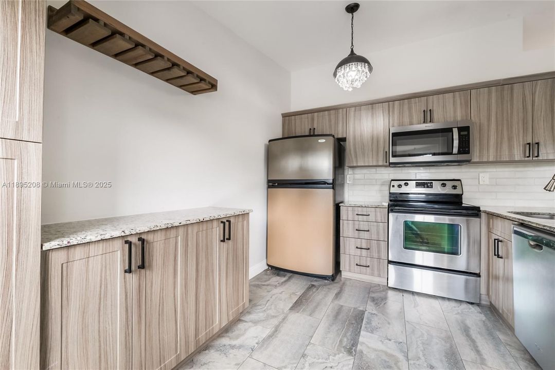 На продажу: $429,500 (2 спален, 2 ванн, 1168 Квадратных фут)