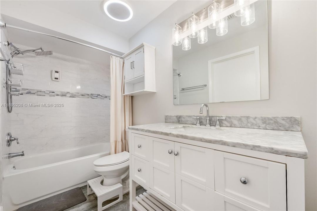 На продажу: $429,500 (2 спален, 2 ванн, 1168 Квадратных фут)