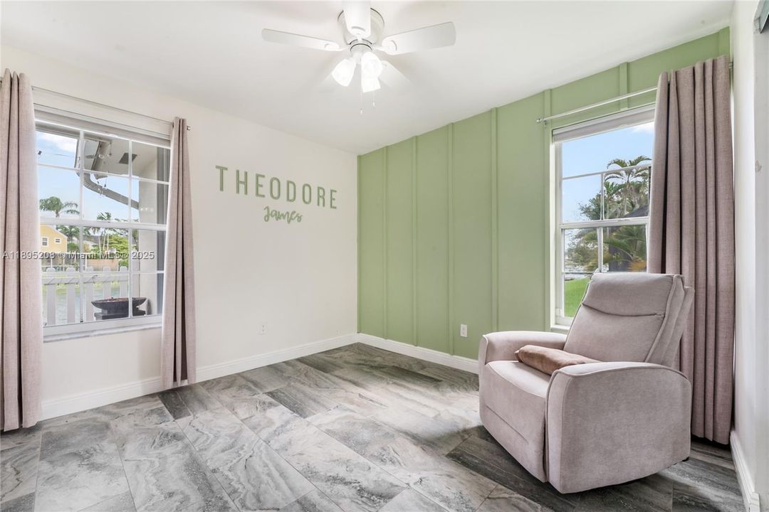 На продажу: $429,500 (2 спален, 2 ванн, 1168 Квадратных фут)