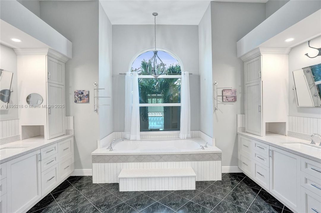 En Venta: $1,950,000 (5 camas, 3 baños, 3183 Pies cuadrados)