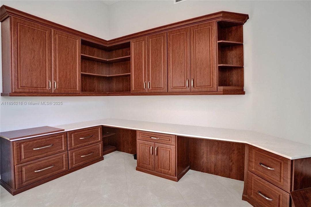 En Venta: $1,950,000 (5 camas, 3 baños, 3183 Pies cuadrados)