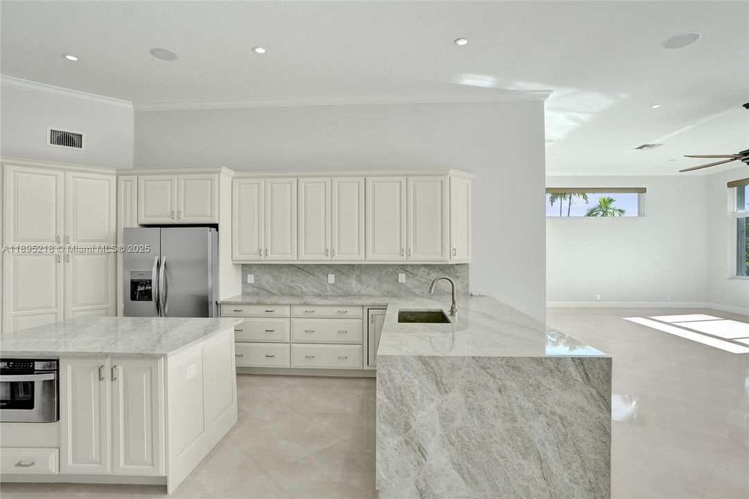 En Venta: $1,950,000 (5 camas, 3 baños, 3183 Pies cuadrados)